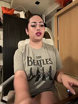 Онлайн чат XXX BigDominaMia