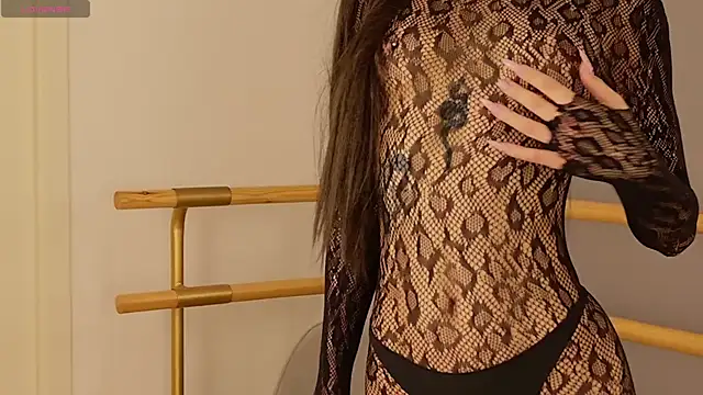 AdoraCortes Chat XXX live