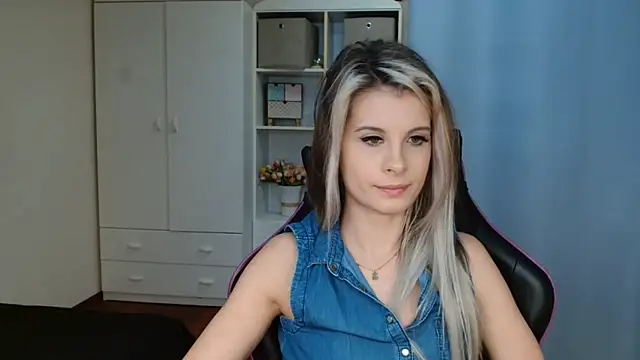 KristineGlow Chat XXX in diretta