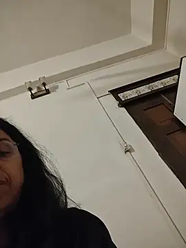 دردشة NakedMILFx الجنسية المباشرة