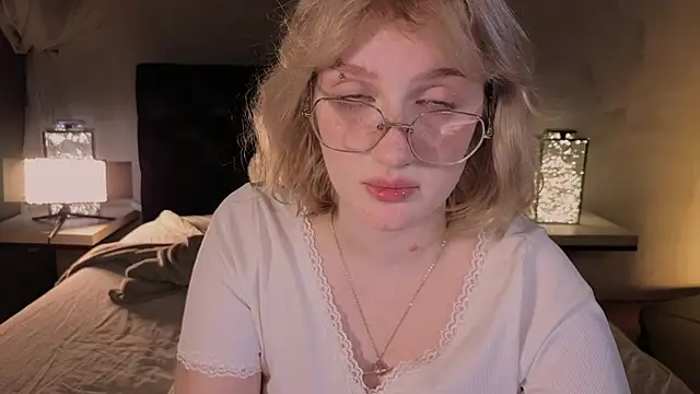 Chat +18 de ELLIEJAY ao vivo