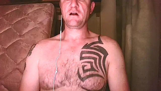 Yournaughty: διαδικτυακό σόου στην κάμερα