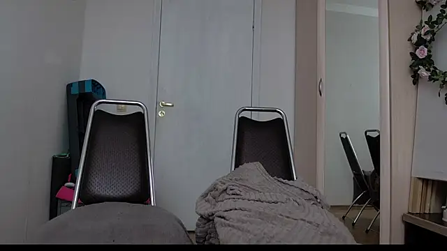 sin_tax: διαδικτυακό σόου στην κάμερα