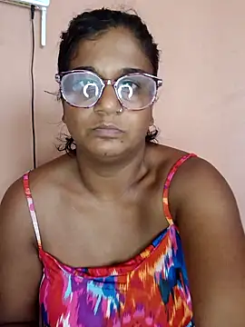 indianstrawberrylips4u Adlı Modelin Canlı XXX Sohbeti