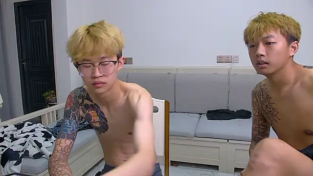 Chili-001 webcam show