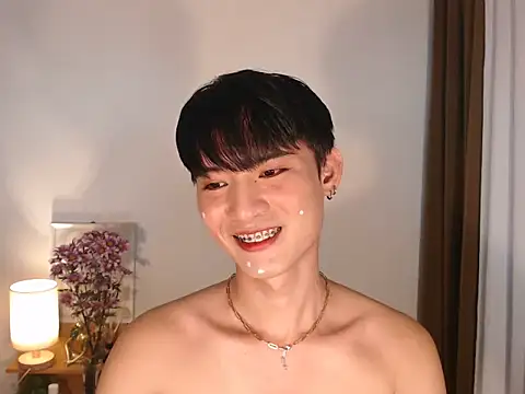 XXX chat uživo modela asian_dai