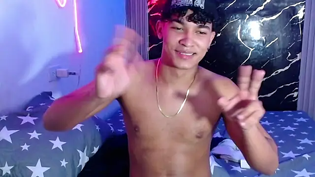 Show modela jamescurly00 na web-kameri