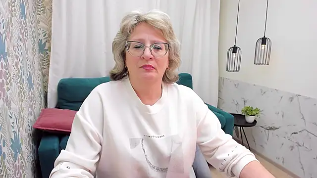 EvelynJoyful Show in webcam