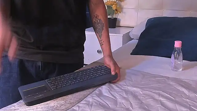 NoaahTylor's Live XXX Chat