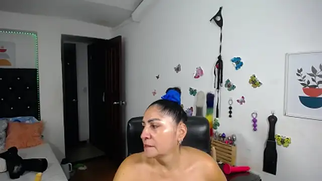 mature_bigboobs10 Adlı Modelin Canlı XXX Sohbeti