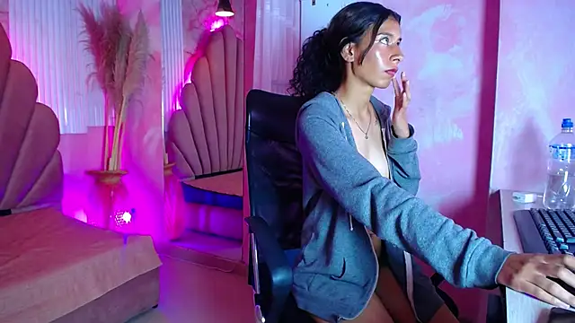 Siena_Bouer Live XXX-Chat