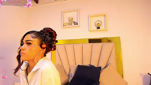 vahiolet_fuentes' Live XXX Chat