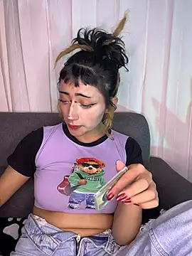 baby_akuma élő XXX-chatje