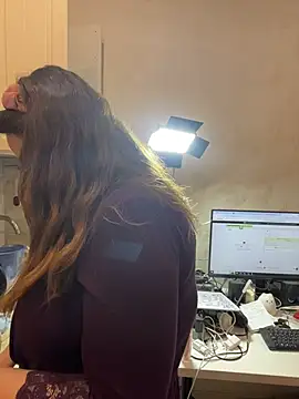 دردشة DienkaGreen الجنسية المباشرة