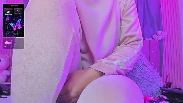 Pokazy przed kamerką – Nayla-Mouna