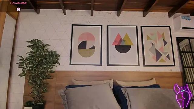 MiaKay1 Adlı Modelin Canlı XXX Sohbeti