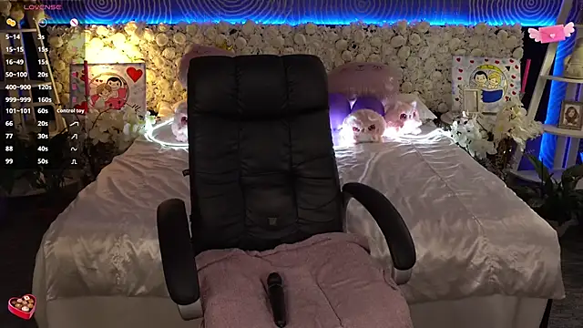 FoxyShy's Live XXX Chat