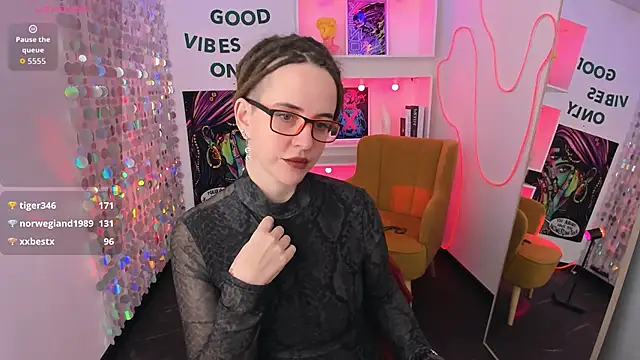 LisaFoxy_y Adlı Modelin Canlı XXX Sohbeti