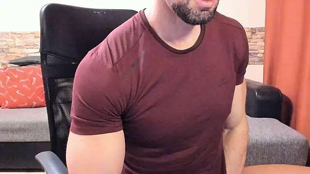 HotHunkTrainer live XXX chat