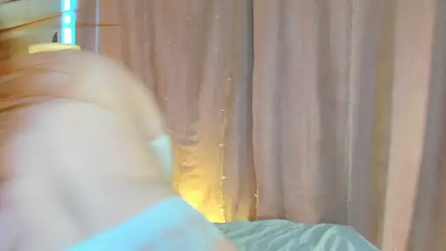 EthalCarlsqq Show in webcam