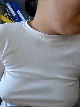 Chat XXX en directo de Emi_hot1