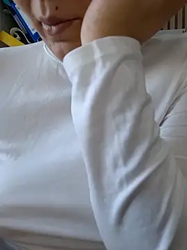 Emi_hot1 Obrolan Langsung XXX