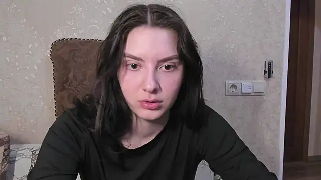 love_lina_muuur Adlı Modelin Canlı XXX Sohbeti