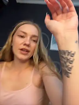 MilaMoone Chat XXX in diretta