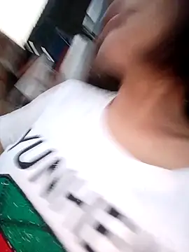 Chat +18 de linda_bae00 ao vivo