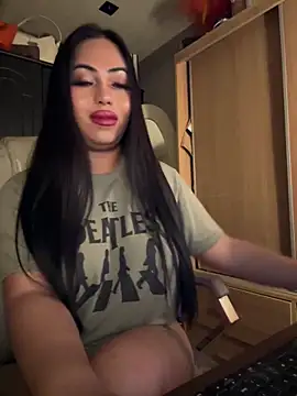 BigDominaMia: онлайн-секс-чат