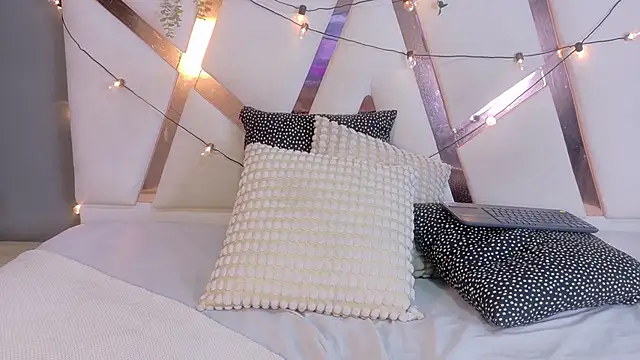 AnnieRouse__'s Live XXX Chat