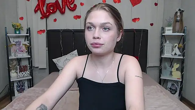 LaraPikan Live XXX chat