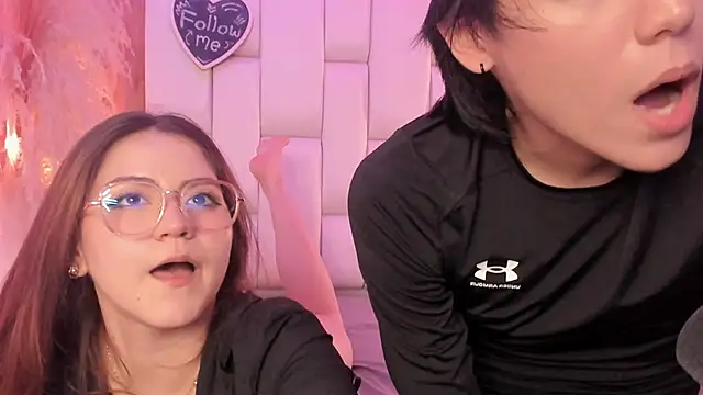 Daphne_And_Roger Show in webcam