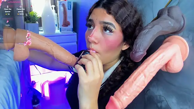 mia_cataleiya: διαδικτυακό σόου στην κάμερα