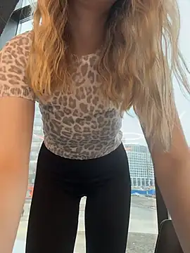 SashaCatt Adlı Modelin Canlı XXX Sohbeti