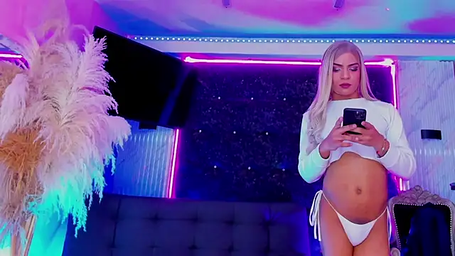 Queens_Wonders_Blonders' Webcam Show