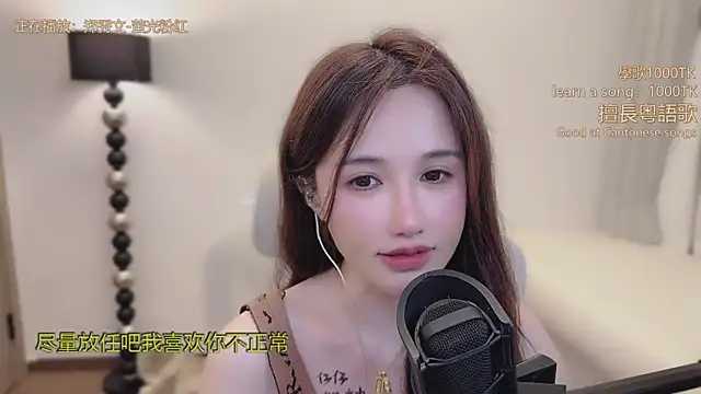 babykitty- élő XXX-chatje