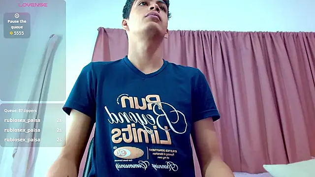 GEREMIASKING: διαδικτυακό σόου στην κάμερα