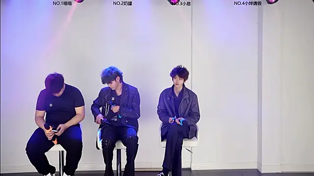 handsomeboy-002: διαδικτυακό σόου στην κάμερα