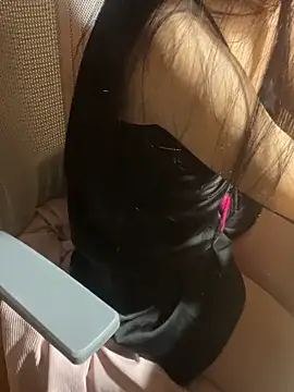 Mina048 即時 XXX 聊天