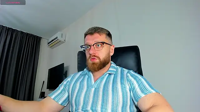 Show modela Findom_guy na web-kameri