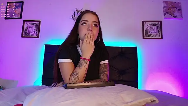 sarah_and_taylor Live XXX Chat