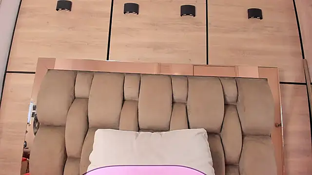 karol_lewiss Adlı Modelin Canlı XXX Sohbeti