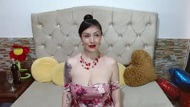 Adafield_ élő XXX-chatje