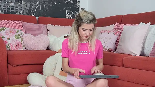 Sarah-Hart live XXX chat