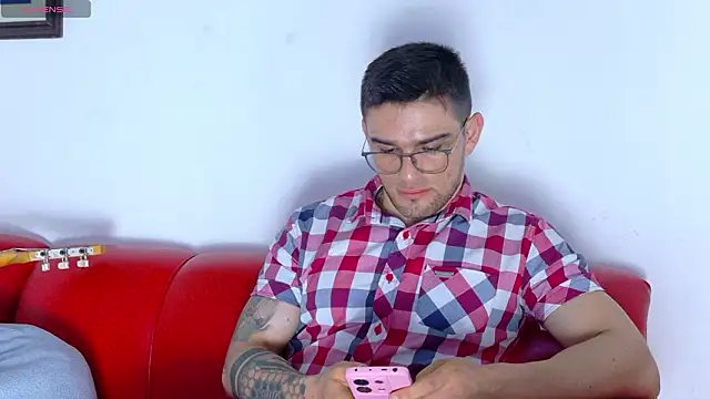 Sexy_Alejandro_'s Live XXX Chat