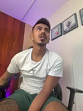 Latinmoster_boss' Live XXX Chat