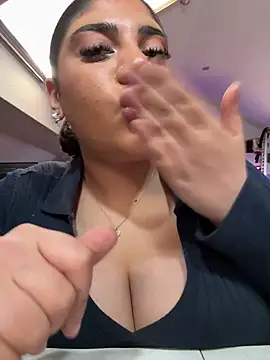 MinaKhalina Adlı Modelin Canlı XXX Sohbeti