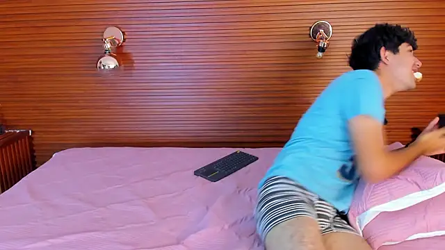 peakk_twiinns' Live XXX Chat