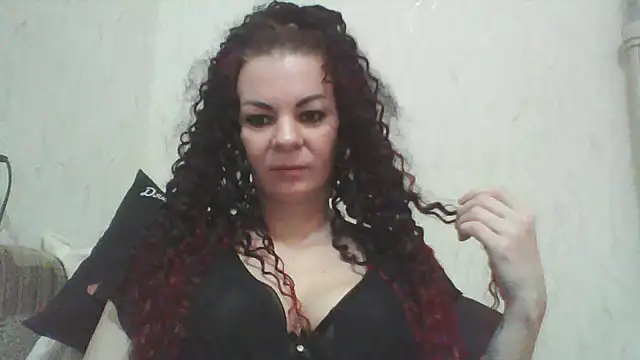 ElluaSmiilee – Naživo XXX chat